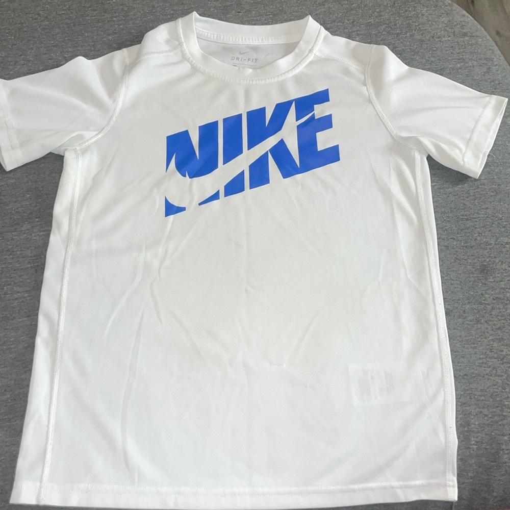 Boy dri fit Nike shirt